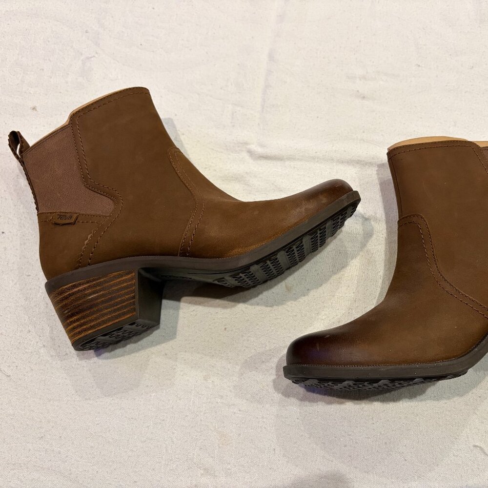 UNWORN Teva Waterproof boots